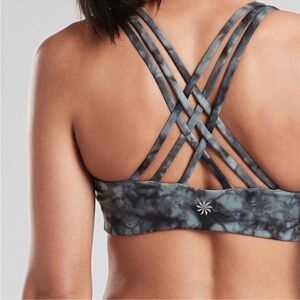 Athleta powervita strappy hyper focused sport bra tie dye black grey size M